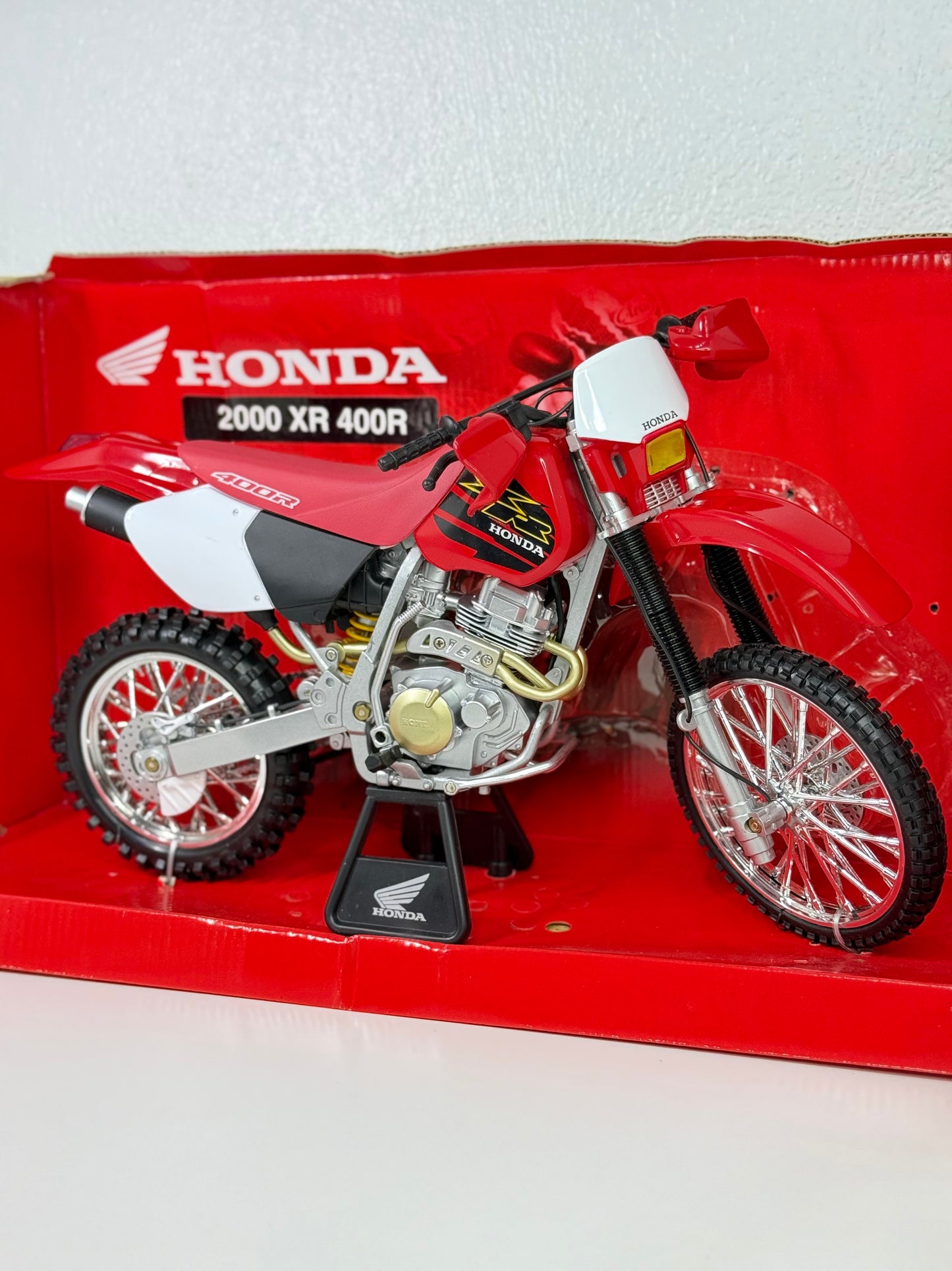 Motocicleta Honda XR400R año 2000 escala 1:6 New Ray