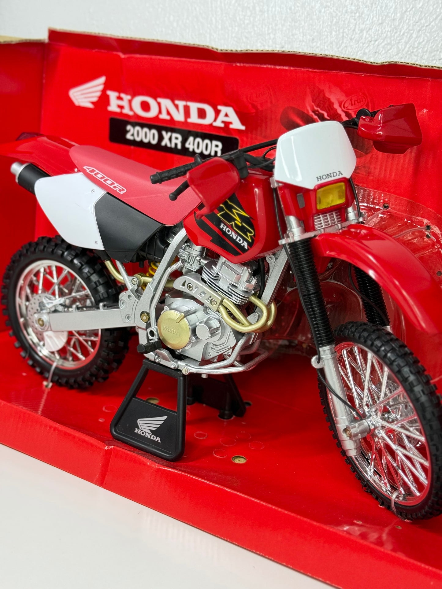 Motocicleta Honda XR400R año 2000 escala 1:6 New Ray