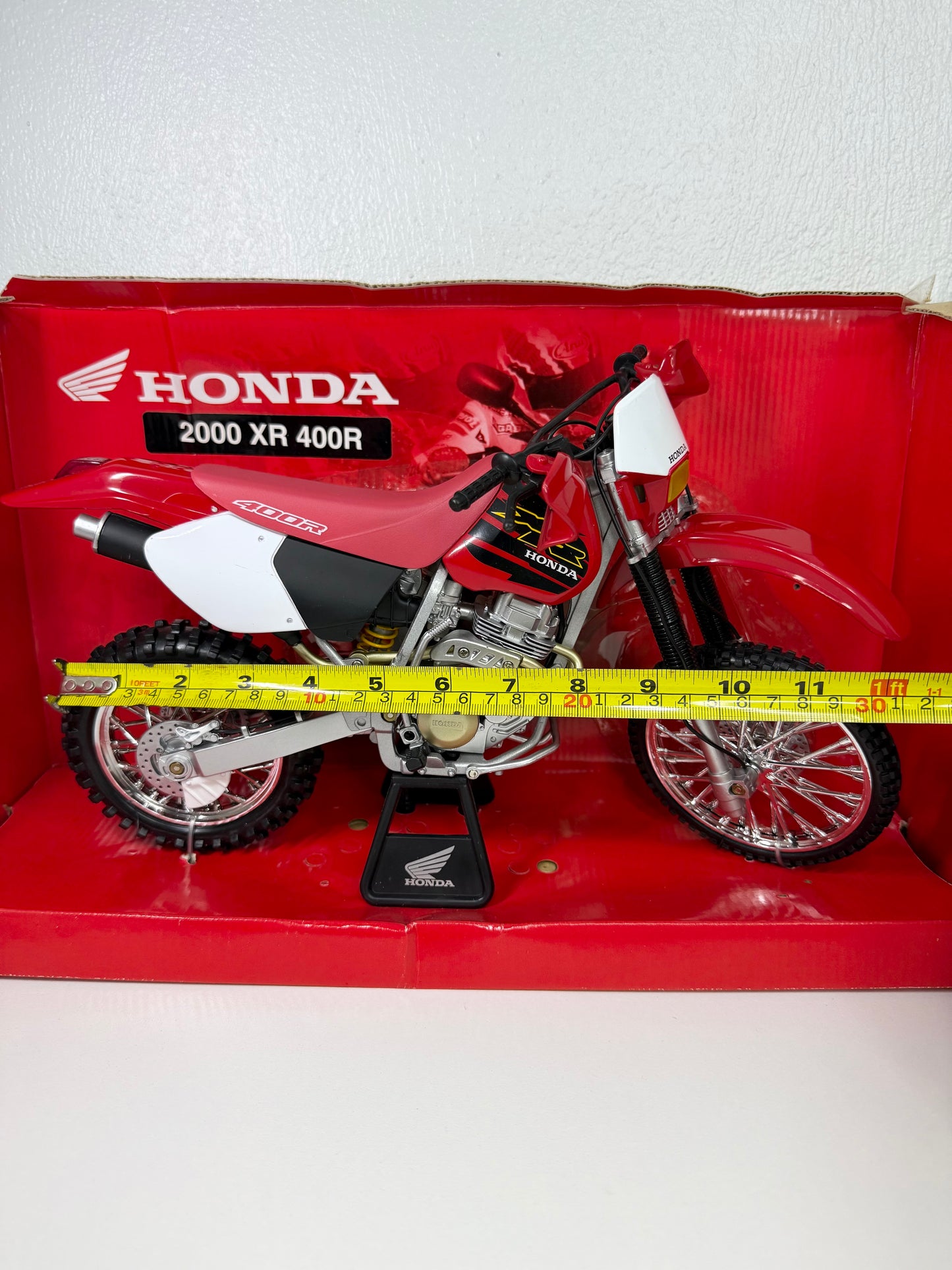 Motocicleta Honda XR400R año 2000 escala 1:6 New Ray